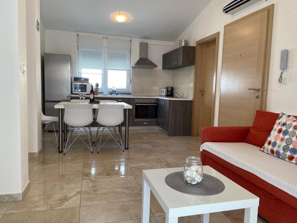 Adriatic Apartment *