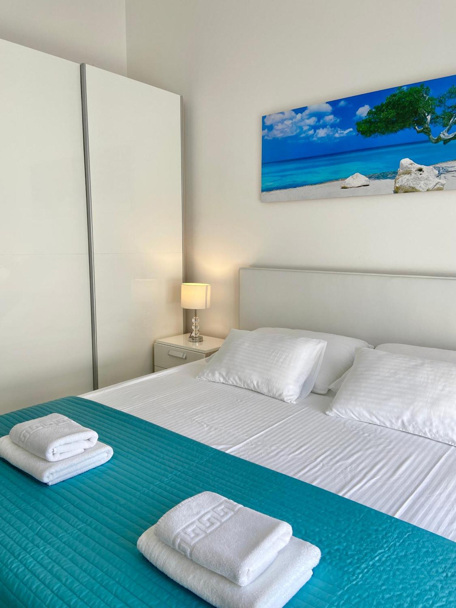 Adriatic Apartment *